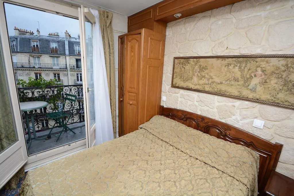 Familia Hotel Paris 2*,