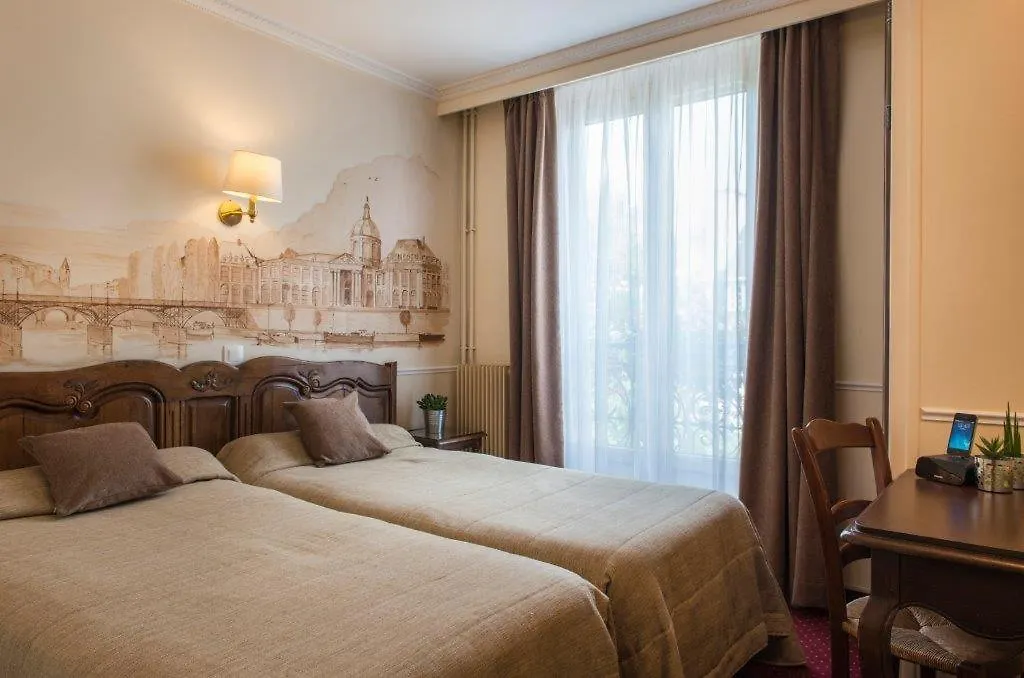 Familia Hotel Paris
